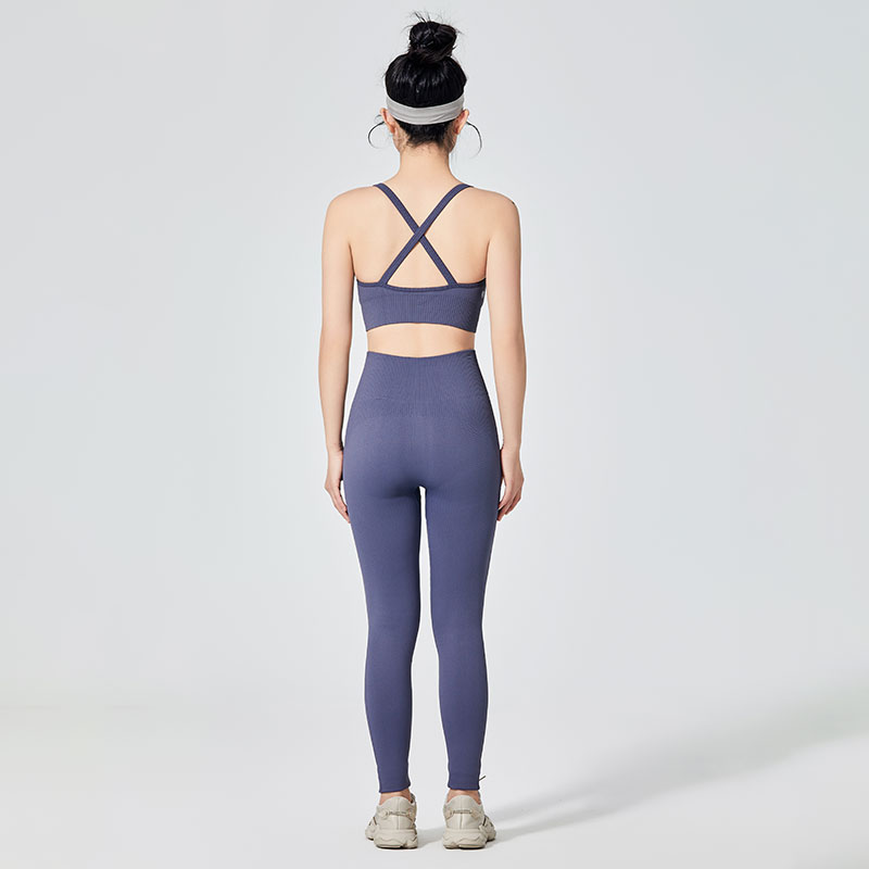 Женски шарени спортски хеланки од едноставен тип 