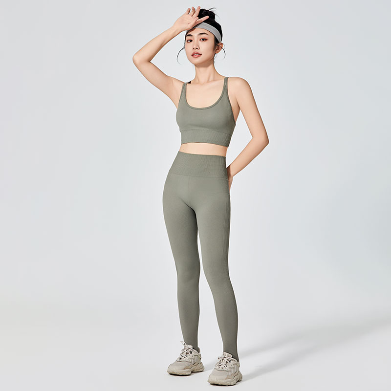 Женски шарени спортски хеланки од едноставен тип 